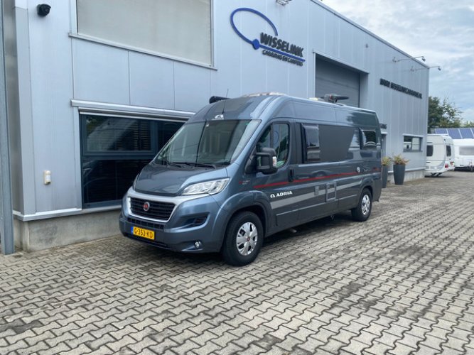 Adria Twin 600 SLT OFF GRID BUSBIKER BEARLOCK ENKELE BEDDEN hoofdfoto: 1