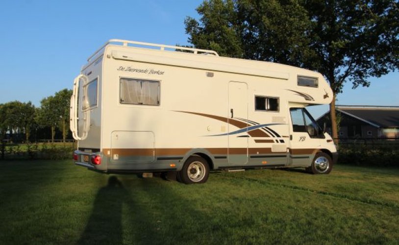 Gué 6 pers. Louer un camping-car Ford à Barneveld ? À partir de 95 € pj - Goboony photo : 1