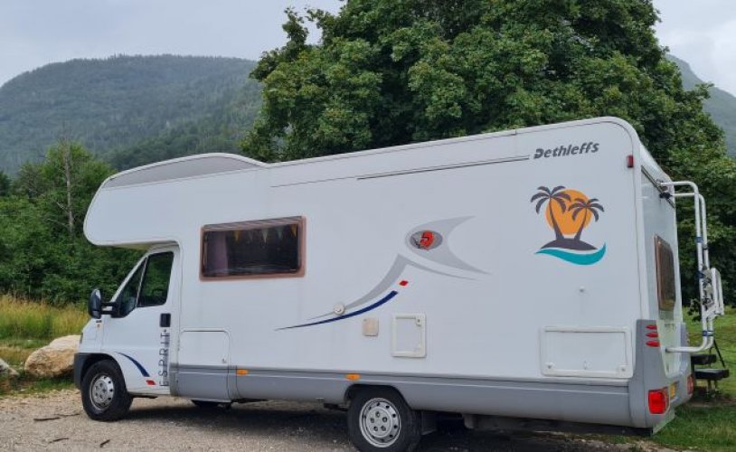 Dethleff's 6 pers. Rent a Dethleffs camper in Hollandscheveld? From € 91 pd - Goboony photo: 1