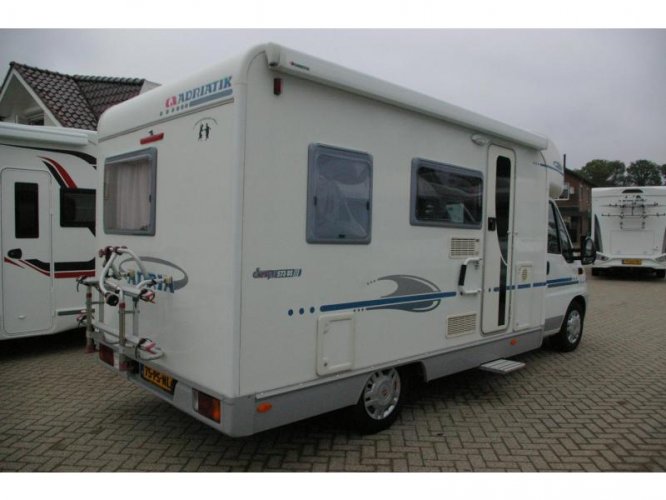 Adria Coral 573 DS Fransbed, Trienzit. 