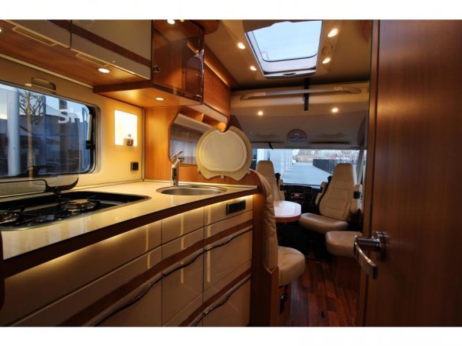 Hymer B674 SL Enkele bedden + Hefbed  foto: 13