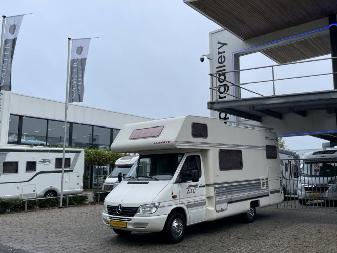 LMC Liberty Alkoof DWARSBED + HEFBED MERCEDES XXL GARAGE foto: 5