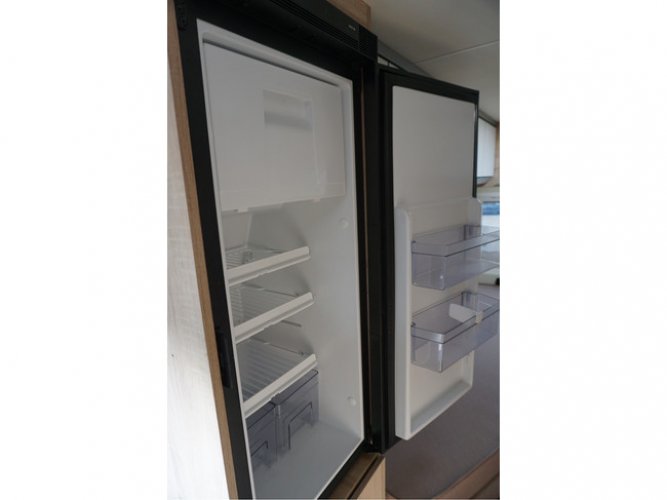 Clever Runner 640 + 160pk + Enkele bedden/ Trekhaak/ Zonnepanelen/ Airco/ Cruise/ TV/ Garantie! foto: 16