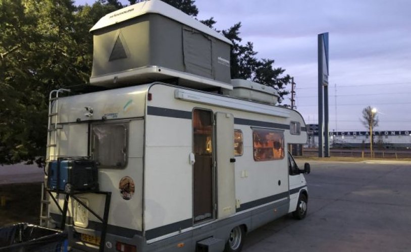 Ford 8 pers. Rent a Ford camper in Eindhoven? From € 72 pd - Goboony photo: 1
