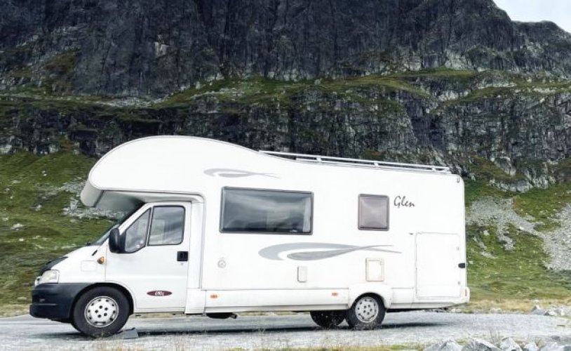 McLouis 6 pers. Rent a McLouis motorhome in Zeist? From € 79 pd - Goboony photo: 1