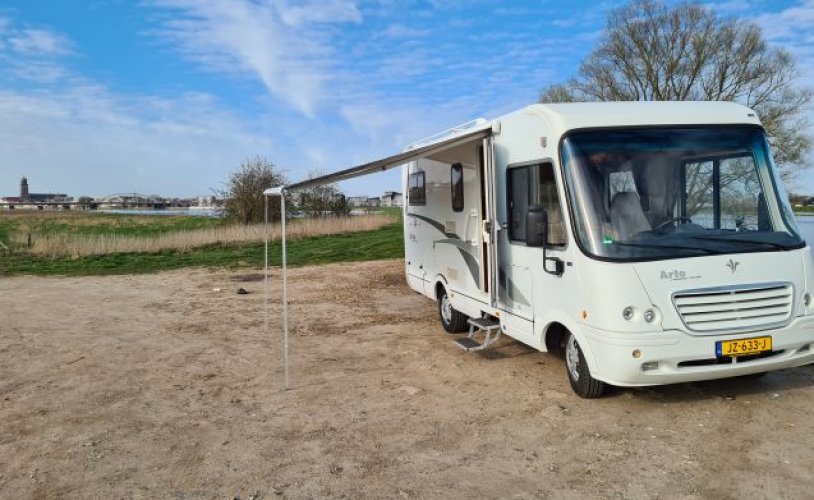 Niesmann + Bischoff 4 pers. Louer un camping-car Niesmann + Bischoff à Deventer ? À partir de 87 € pj - Goboony photo : 1
