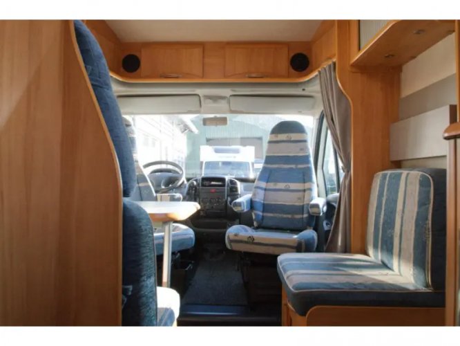 Adria Coral 660 SL halfintegraal camper  foto: 13