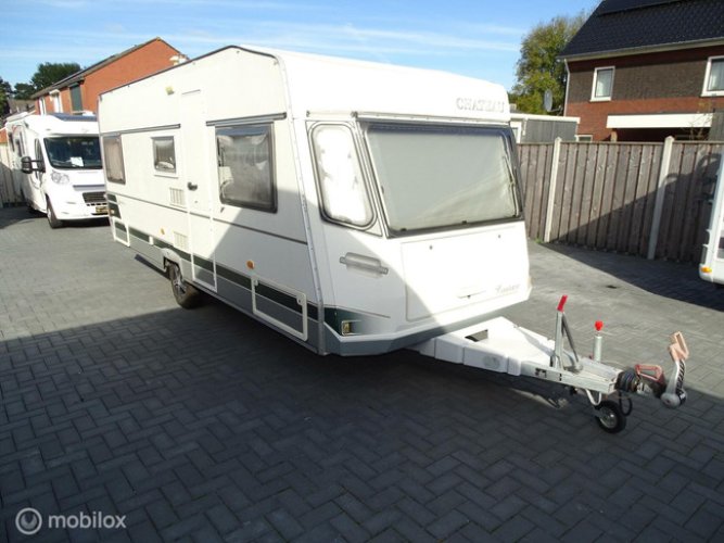 Chateau Cantara 520 C met een rondzit grote tent en luifel