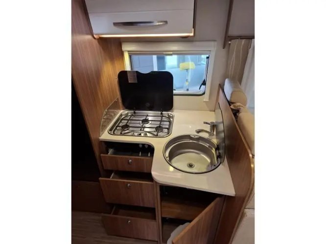 Hymer Carado 448 Enkele Bedden Hefbed  foto: 12