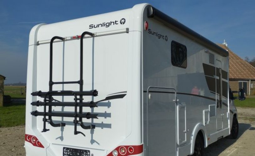 Sunlight 4 pers. Sunlight camper rental in Harderwijk? From € 99 pd - Goboony photo: 1
