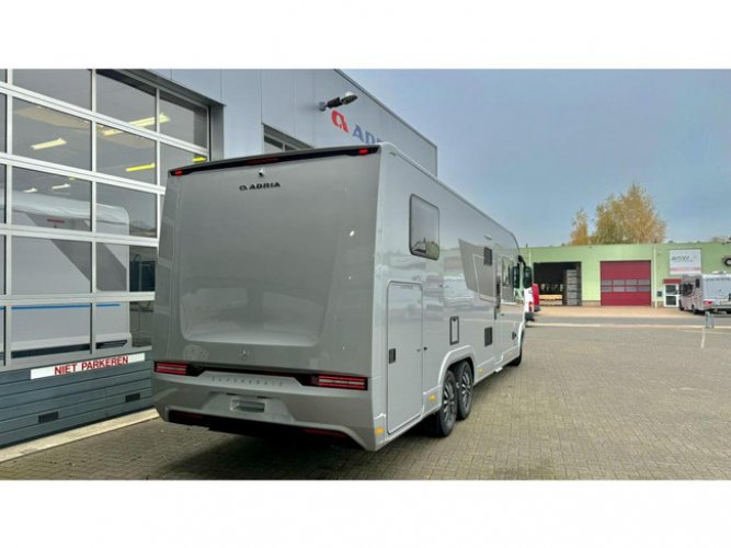 Adria Super Sonic 890 LL op Mercedes-Benz