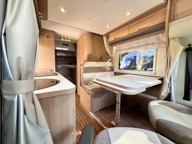 Adria Matrix Axess M 680 SL |lengtebedden + hefbed  foto: 9