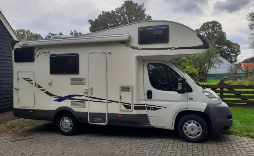 McLouis 6 pers. Want to rent a McLouis camper in Zuidwolde? From €99 per day - Goboony photo: 1