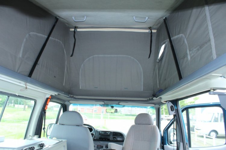 Ford Transit, Compact bus-camper met Hefdak, op diverse plekken bijgewerkt. Alleen geschikt voor iemand die er zelf iets aan kan doen. Marum foto: 10