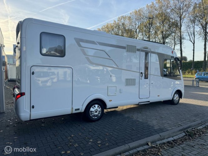 Hymer B678 DL Enkele Bedden Hefbed Zonnepanelen Grote Garage