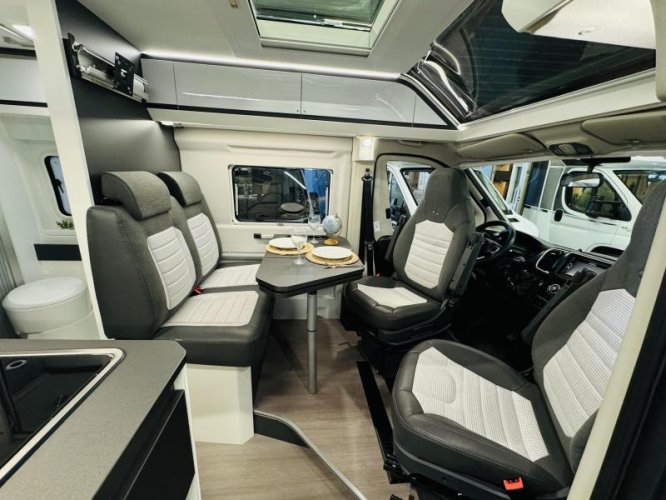 Adria Twin Supreme 640 SLB Enkele bedden  foto: 11