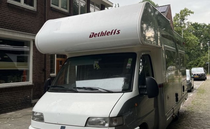 Dethleff's 6 pers. Rent a Dethleffs camper in Utrecht? From €74 pd - Goboony photo: 1