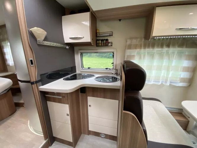 Chausson Flash 718 EB 2015 Queensbed Hefbed  foto: 17