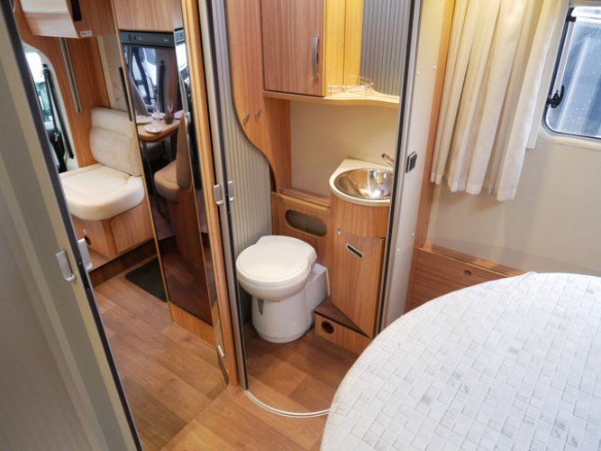Hymer Tramp T 598 GL Queensbed, Hefbed, Scooter / Fietsendrager! foto: 14