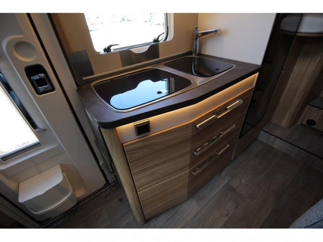 Hymer Exsis-T 580 Lage km-stand foto: 10