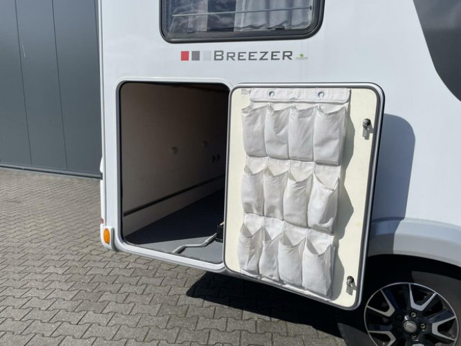 LMC V646 Breezer Automaat | 2 enkele bedden 80X193 |Airco | foto: 12