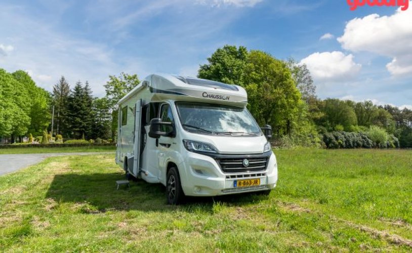 Chausson 4 pers. Rent a Chausson camper in Veendam? From € 103 pd - Goboony photo: 1