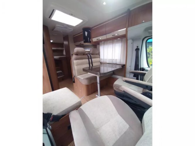 Adria Coral S 670 SL enkelebedden bj 2011  foto: 12