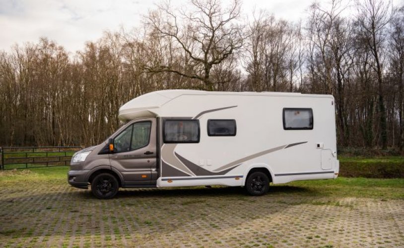 Ford 4 pers. Louer un camping-car Ford à Klazienaveen ? À partir de 91 € par jour - Goboony photo : 1