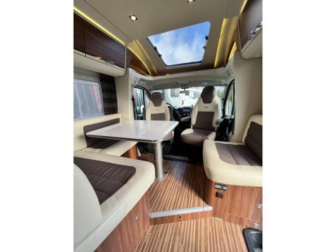 Adria Matrix Plus 670 SC - Queensbed en hefbe  foto: 7