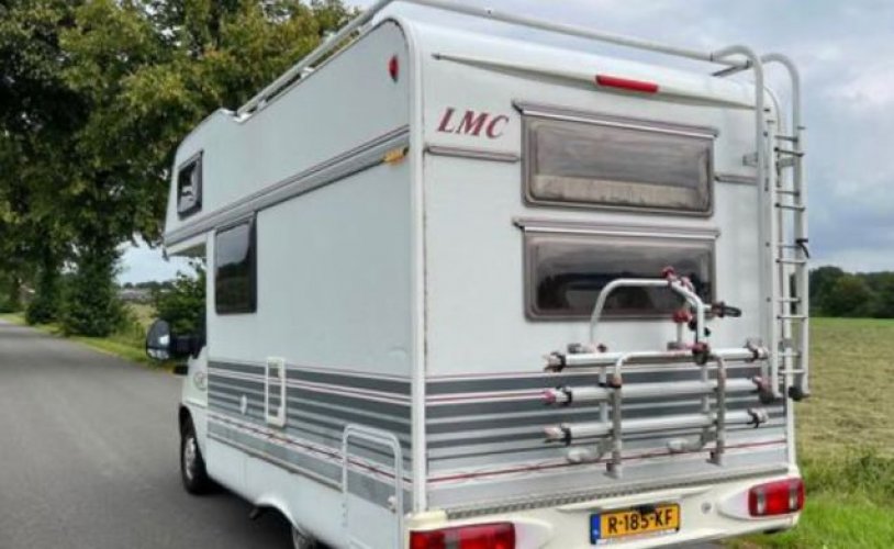 LMC 4 pers. Louer un camping-car LMC à Erp ? A partir de 70 € p.j. - Photo Goboony : 1