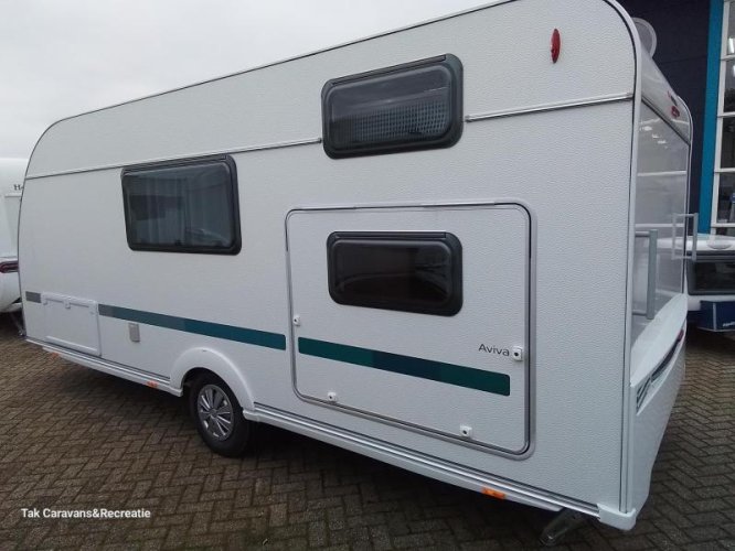 Adria Aviva 522 PT Stapelbed en garage 