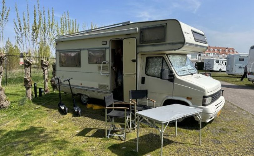 Peugeot 5 pers. Rent a Peugeot camper in Hillegom? From € 85 pd - Goboony photo: 0