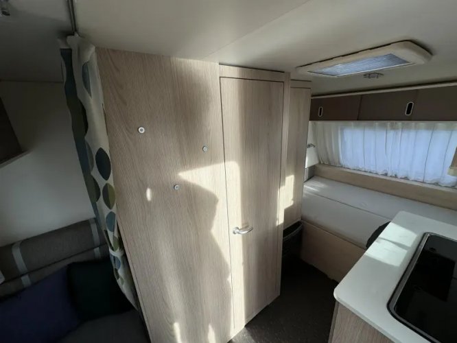 Adria Aviva 360 DD Dwars bed,boiler,autark  foto: 11