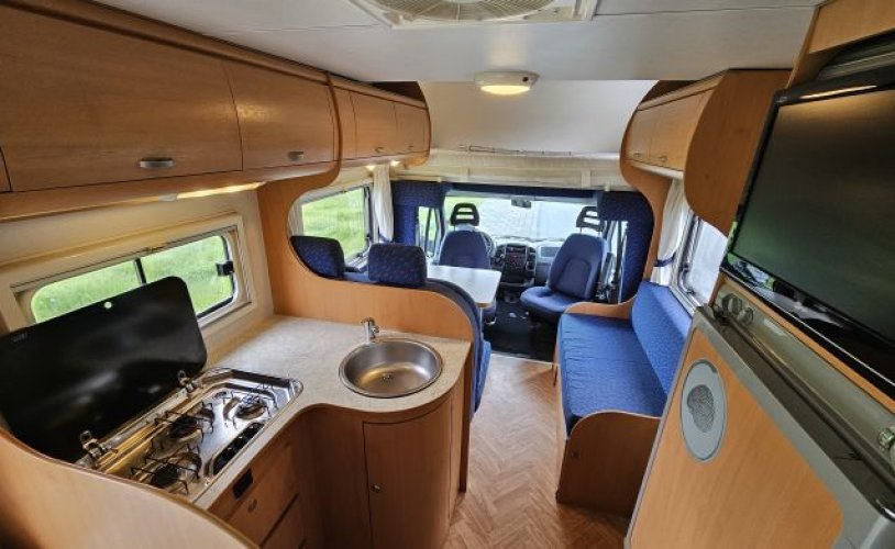 Elnagh 5 pers. Elnagh camper huren in Leek? Vanaf € 97 p.d. - Goboony foto: 1