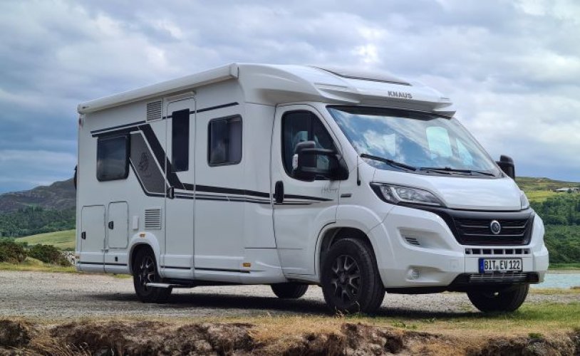Knaus 4 pers. Rent a Knaus motorhome in Grevenbicht? From € 128 pd - Goboony photo: 0