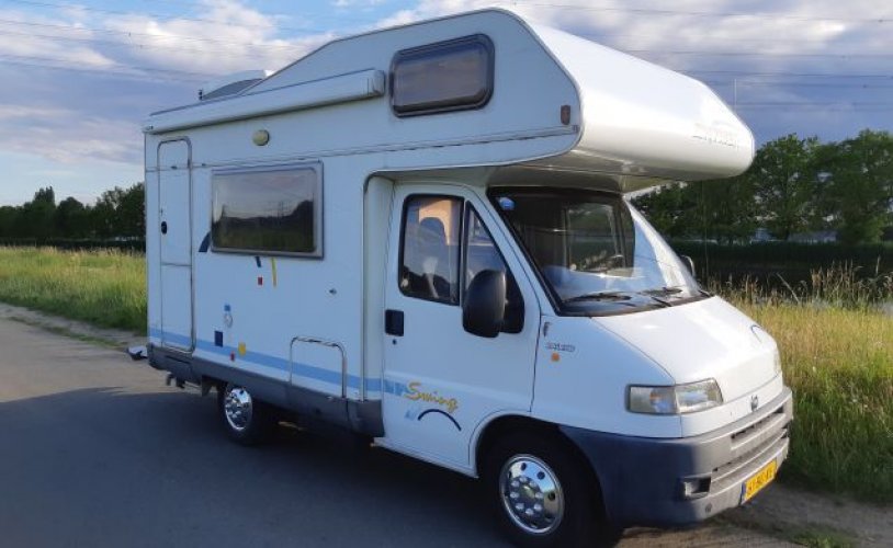 Hymer 4 pers. Rent a Hymer motorhome in Lierop? From € 84 pd - Goboony photo: 0