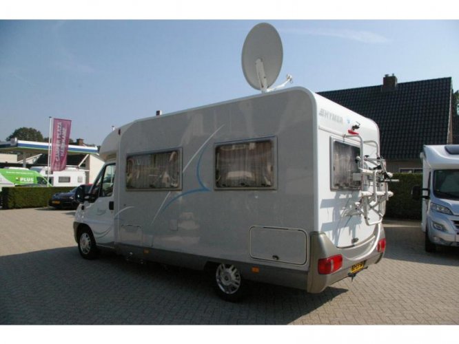 Hymer Tramp 575 Fransbed, draaistoelen. 