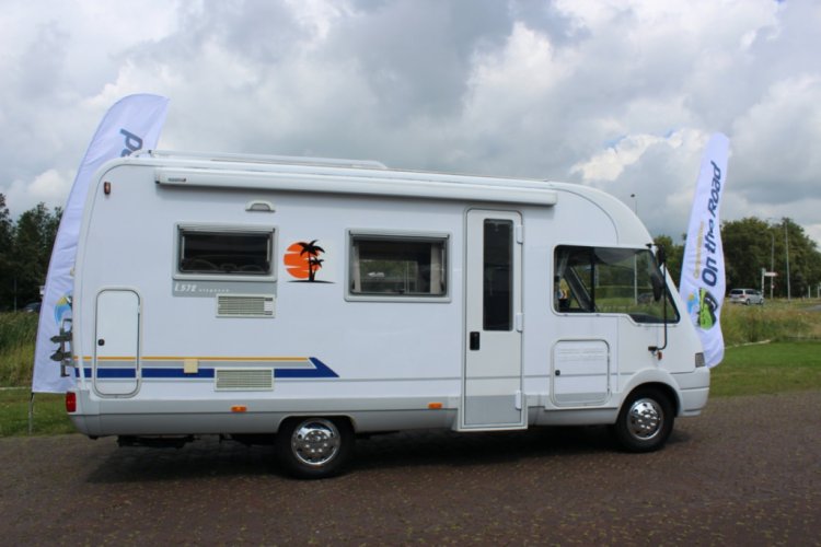 Bürstner i 572 integraal 122 pk, 4 pers dinette, hefbed, nette camper voor zijn leeftijd, Bj. 2002 Marum Groningen