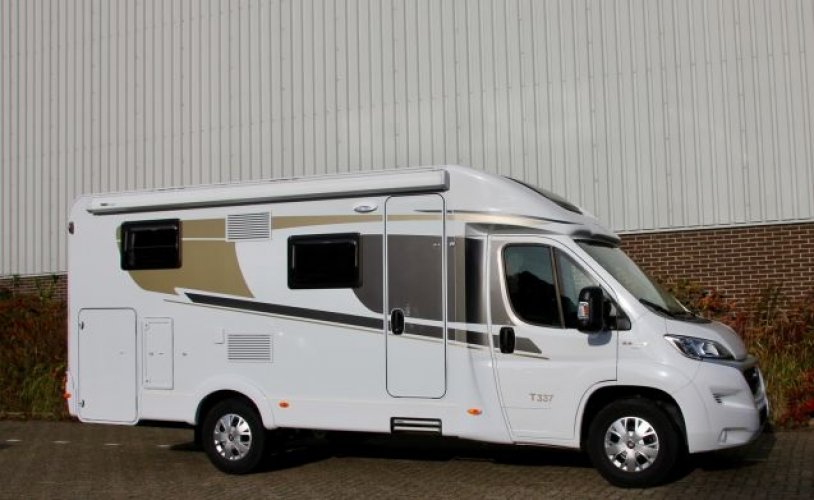 Other 2 pers. Rent a Carado camper in Weesp? From € 110 pd - Goboony photo: 0