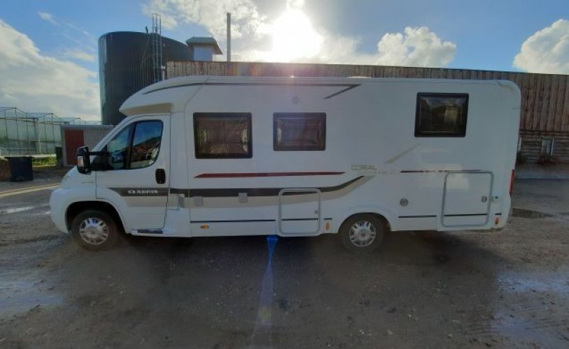 Adria Mobil 3 pers. Louer un camping-car Adria Mobil à Berkel en Rodenrijs? A partir de 95 € pj - Goboony photo : 1
