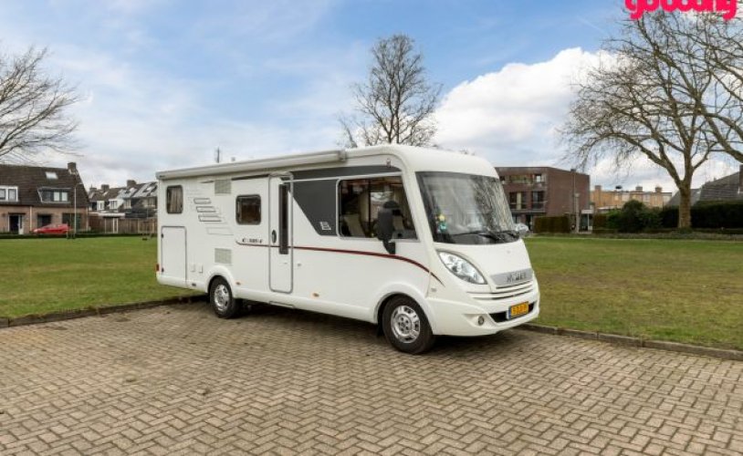 Hymer 4 pers. Rent a Hymer motorhome in Valkenswaard? From € 109 pd - Goboony photo: 0