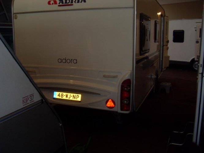 Adria Adora 492 UL 2 enkele bedden 