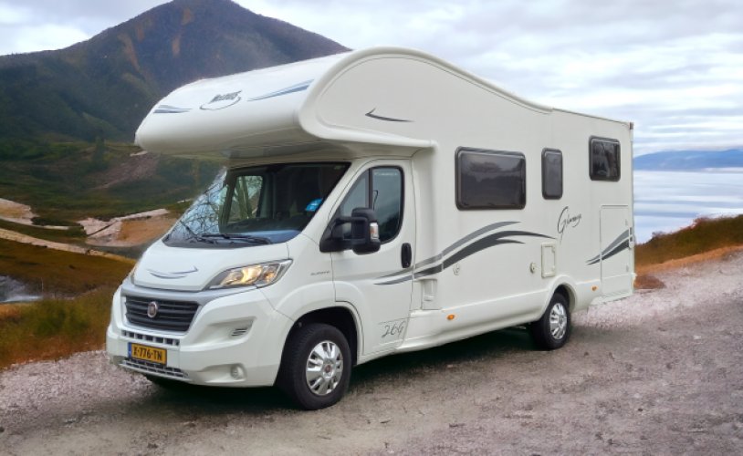 McLouis 6 pers. Want to rent a McLouis camper in Wierden? From €91 per day - Goboony photo: 0