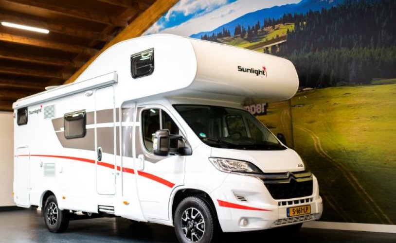 Sunlight 6 pers. Rent a Sunlight camper in Odijk? From € 155 pd - Goboony photo: 1