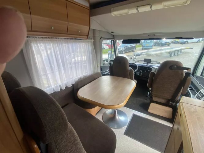 Knaus Traveller 710 G 6 pers hefbed garage  foto: 5