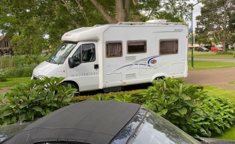Dethleffs 3 pers. Rent a Dethleffs camper in Heiloo? From € 84 pd - Goboony photo: 1
