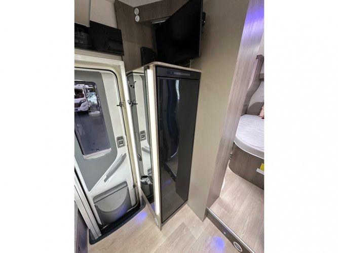 Challenger 308 Graphite Automaat 170pk Queensbed foto: 17