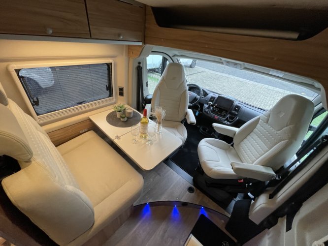 Hymer Grand Canyon AUTOMAAT 9-TRAPS DWARSBED + HEFDAK EURO 6 foto: 1