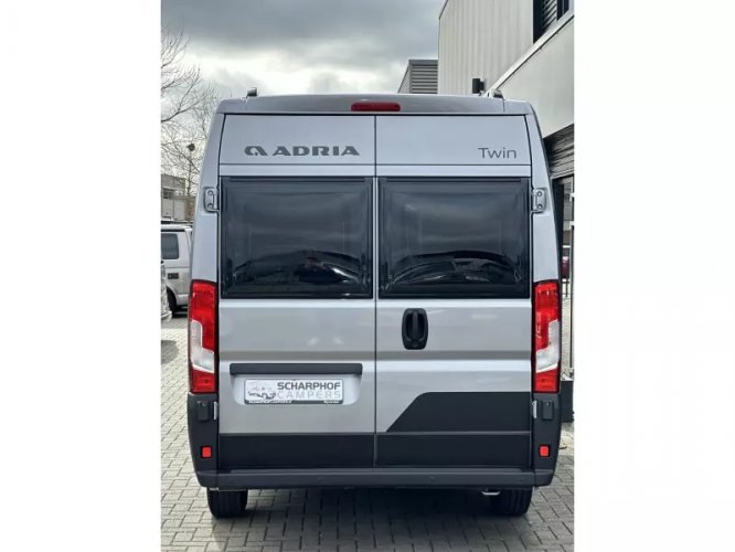 Adria Twin Supreme 640 SLB 180 pk autom  foto: 12