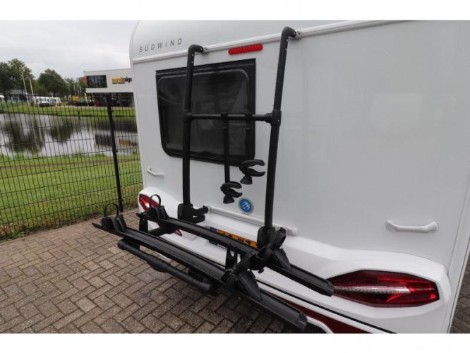 Knaus Sudwind 60 Years 420 QD Thule Luifel/Fietsendrage  foto: 6